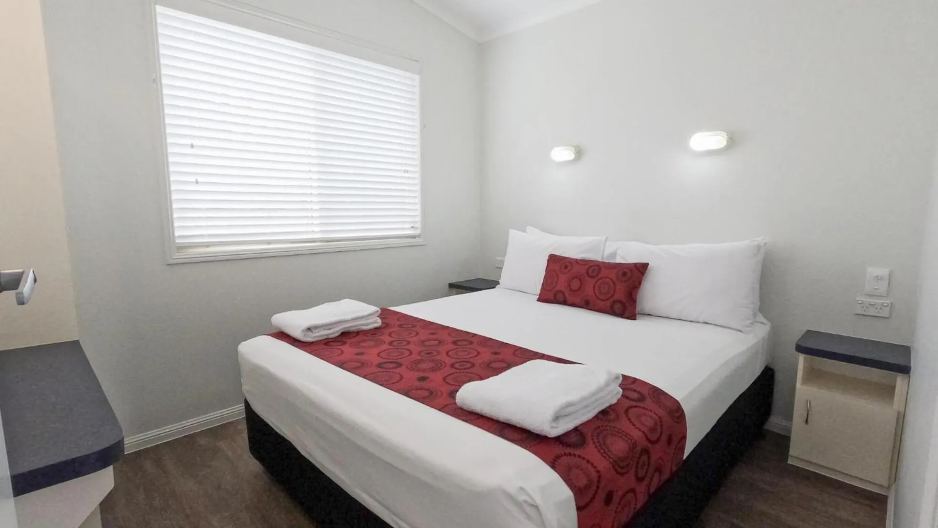 Alex Beach Cabins And Tourist Park Alexandra Headland 4*,