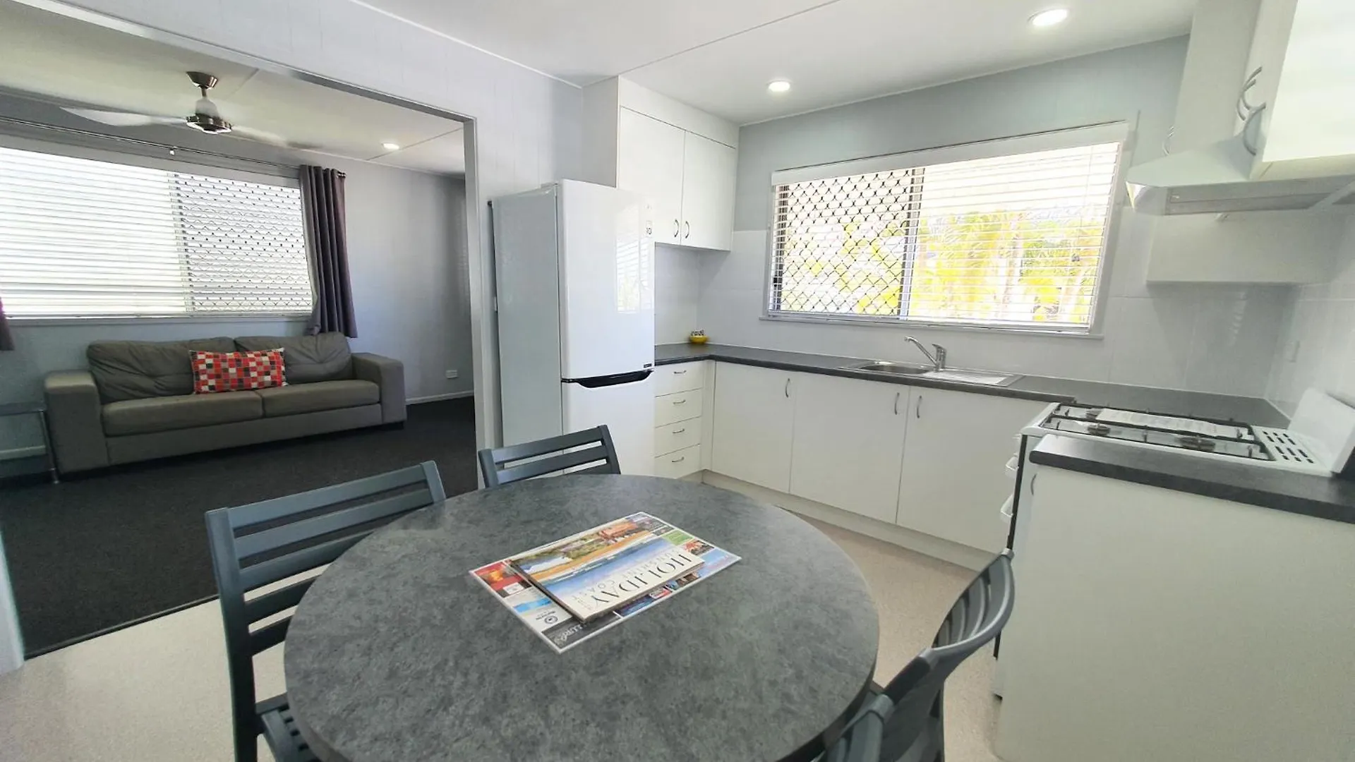 Alex Beach Cabins And Tourist Park Alexandra Headland 4*,  Australia