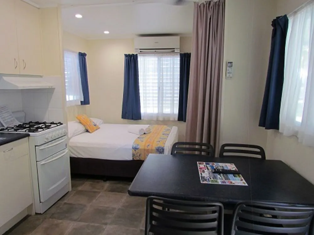 **** Holiday park Alex Beach Cabins And Tourist Park Alexandra Headland Australia