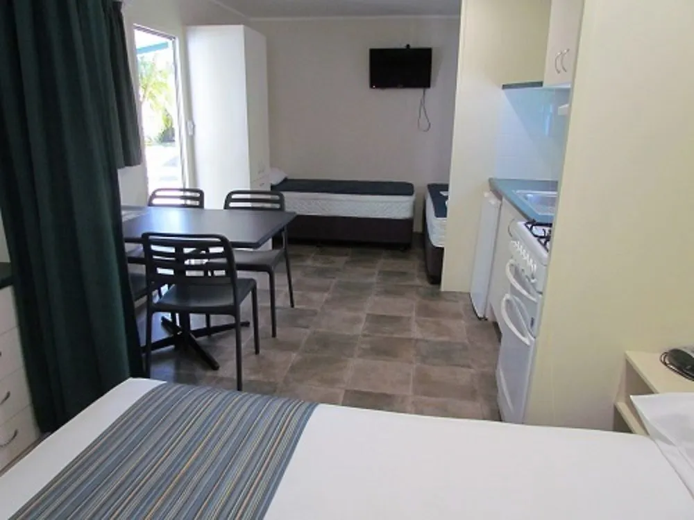 **** Holiday park Alex Beach Cabins And Tourist Park Alexandra Headland Australia