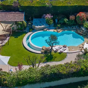 https://maison-de-charme-au-pays-de-czanne.fr-provencehotel.com