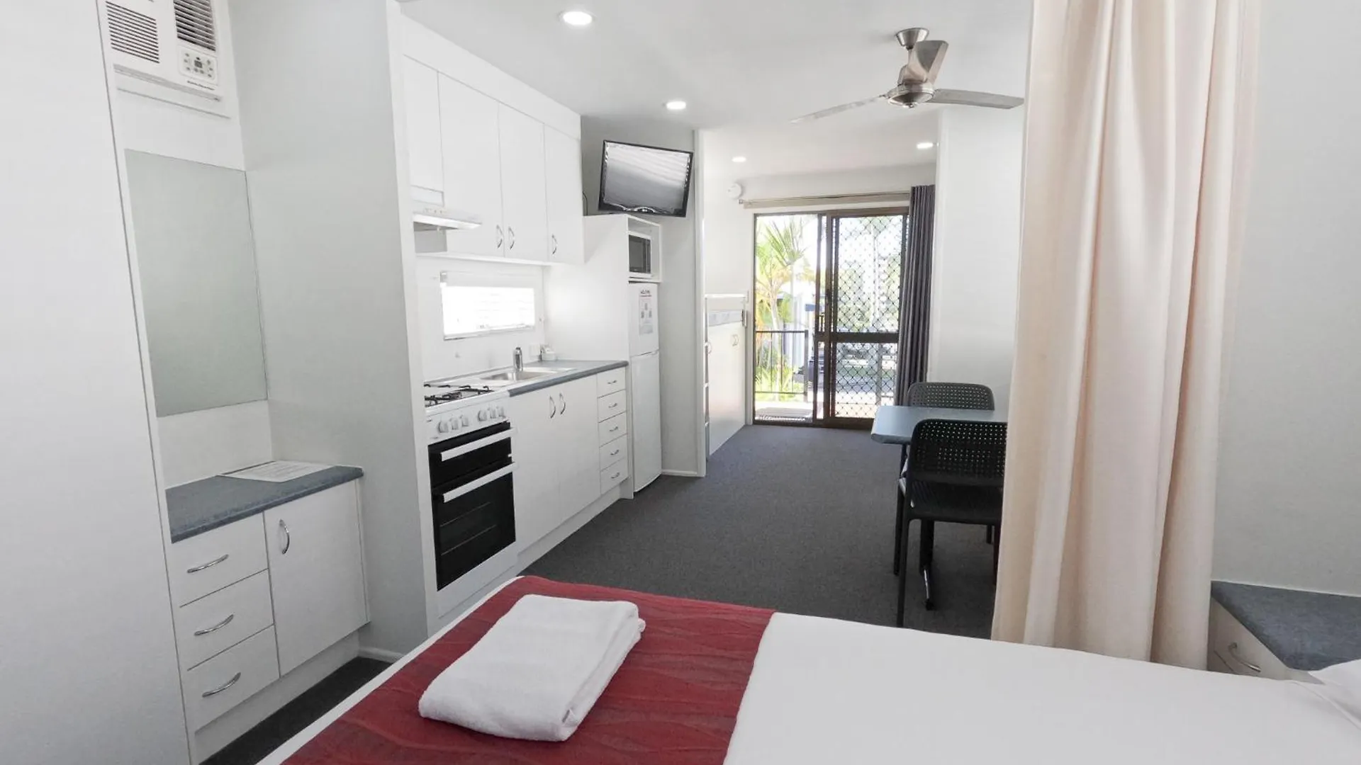 Alex Beach Cabins And Tourist Park Alexandra Headland 4*,